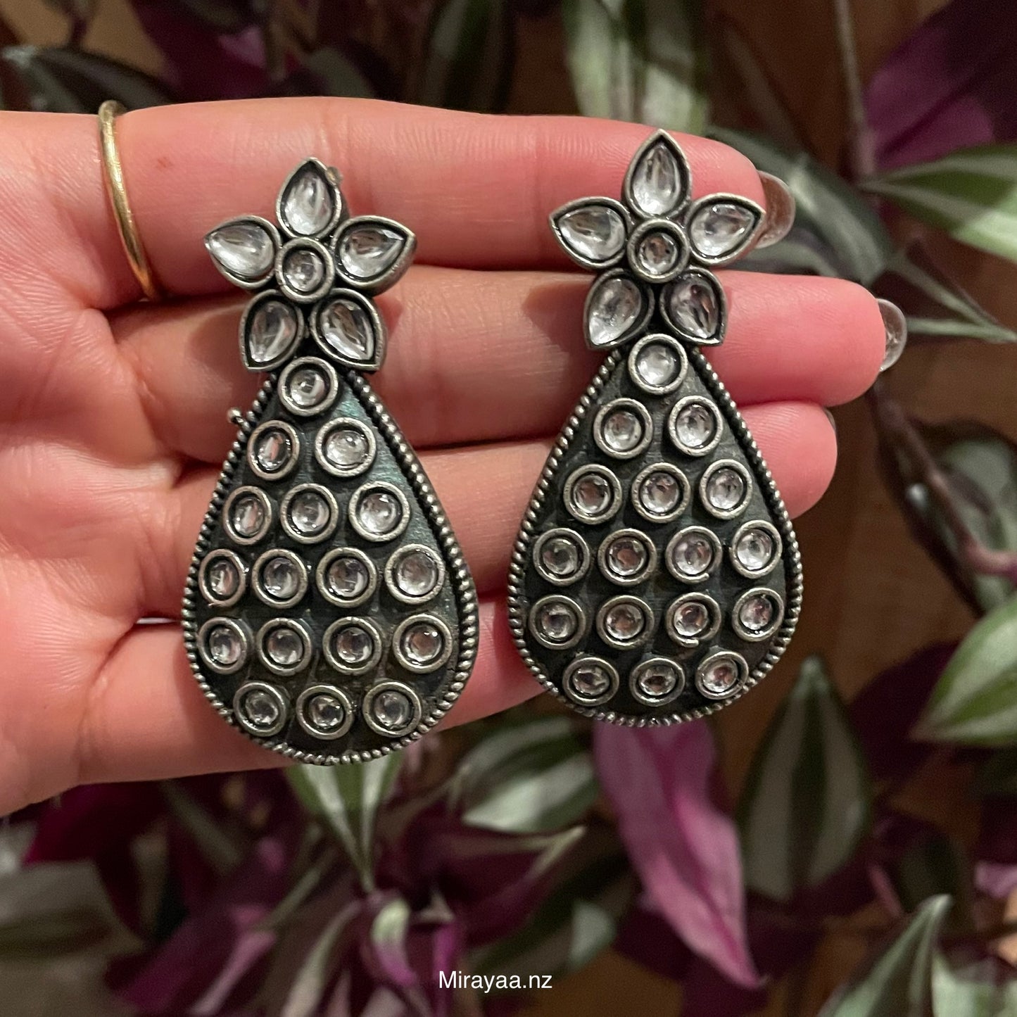 Studded pineapple
